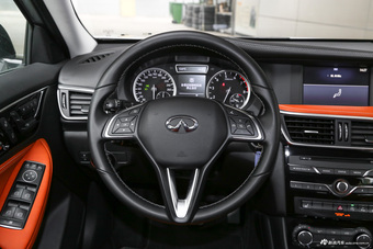 2017款英菲尼迪QX30 2.0T自动四驱运动版