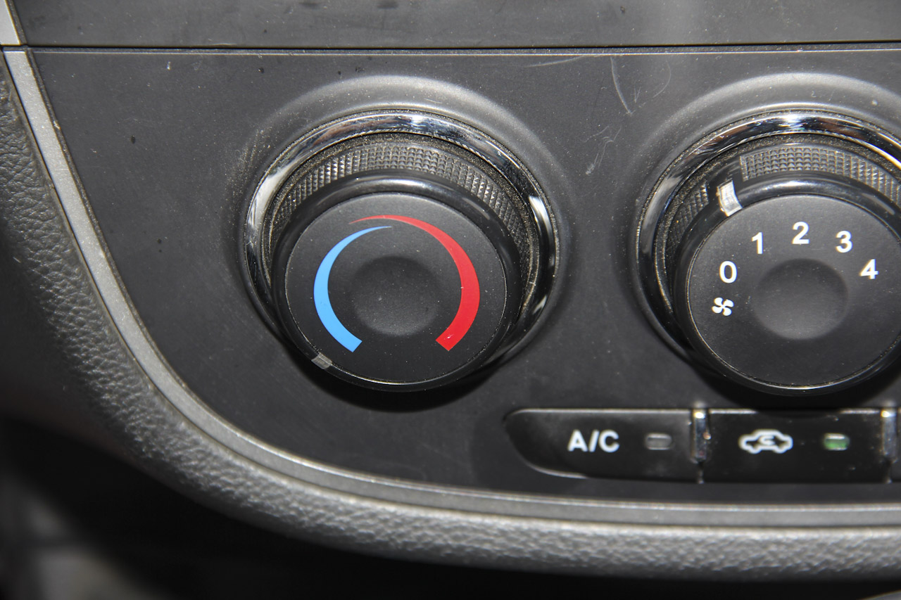 2015款骏派D60 1.8L自动尊贵型 白色