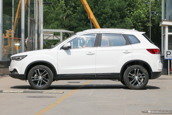 2018款奔腾X40网红版 1.6L手动豪华型