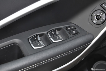 2017款全新胜达2.0L自动两驱智能型7座