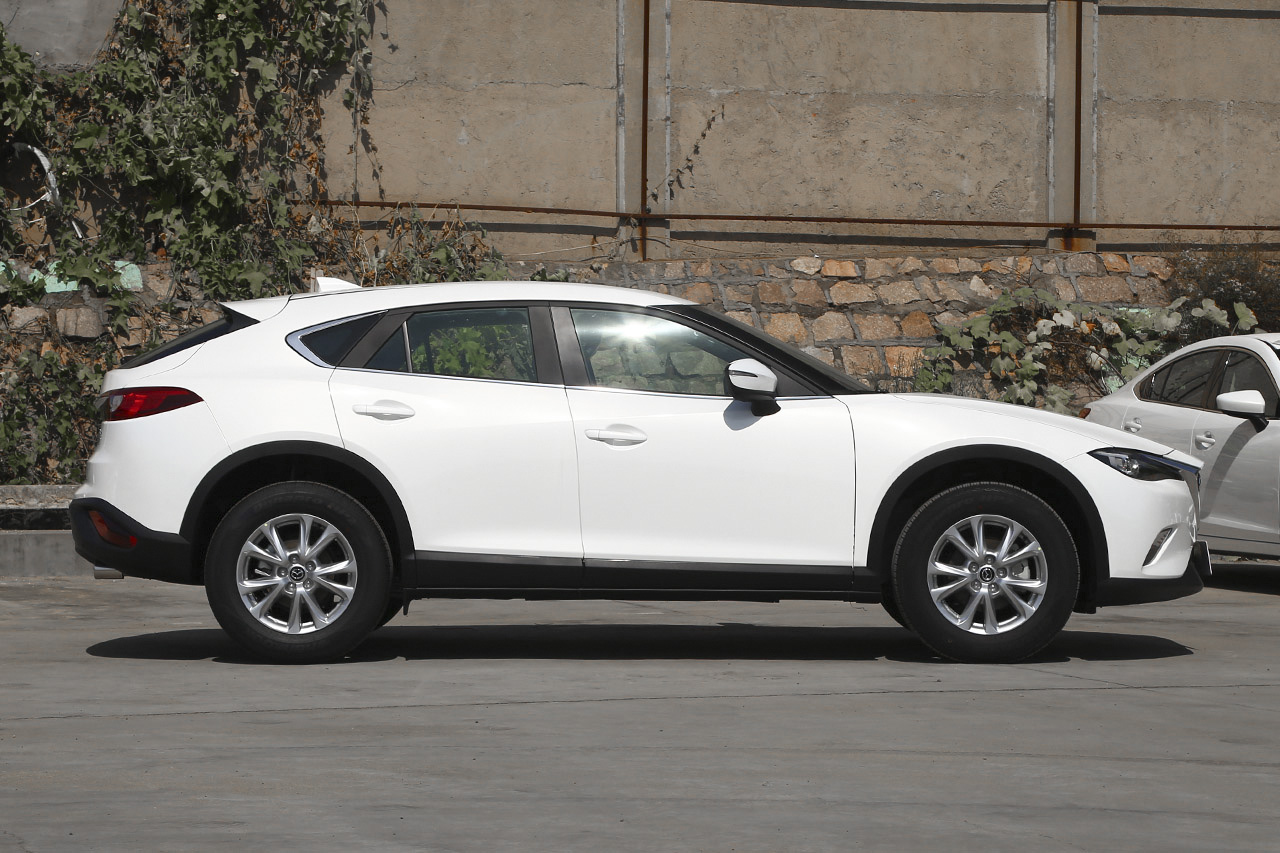 2018款马自达CX-4 2.0L自动两驱蓝天活力版