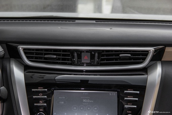 2017款楼兰2.5L自动S/C XE HEV混动四驱尊尚版