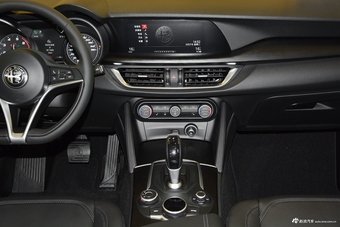 2017款Stelvio 2.0T 200HP自动豪华版