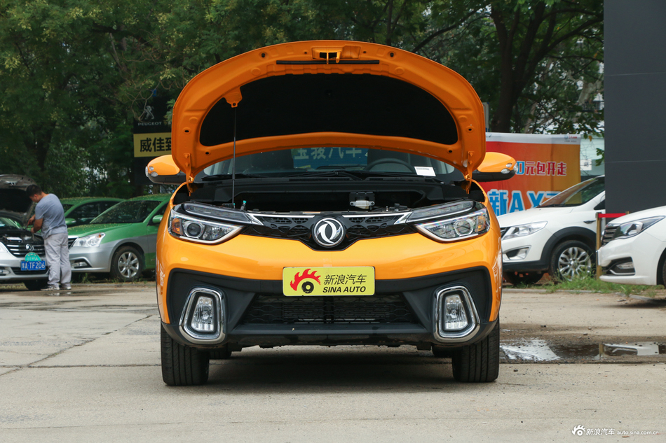 2018款风神AX4 1.6L手动潮尚型天窗版