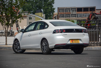 2016款标致308 1.6L手动时尚版