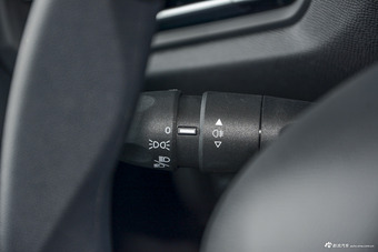 2016款标致308 1.6L自动时尚版