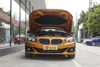 2018款宝马1系118i自动设计套装型