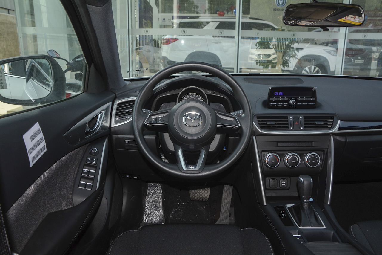 2018款马自达CX-4 2.0L自动两驱蓝天领先版