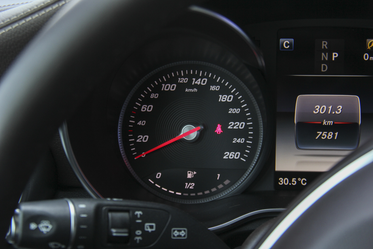 2018款奔驰GLC改款2.0T自动300 4MATIC动感型