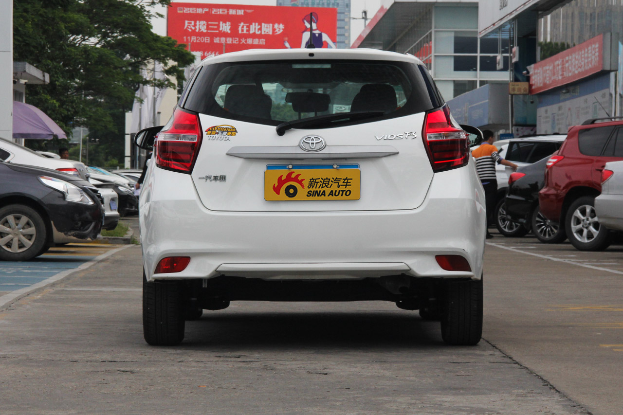 2017款威驰FS 1.5L手动锋驰版 