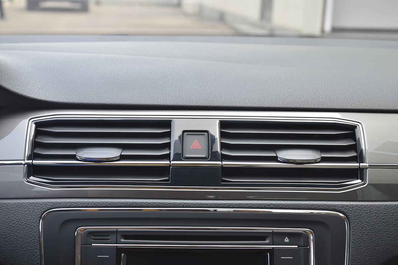 2017款桑塔纳浩纳1.6L自动豪华版