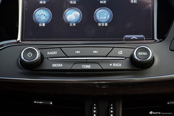 2017款昂科威2.0T自动四驱豪华型28T 雪域白