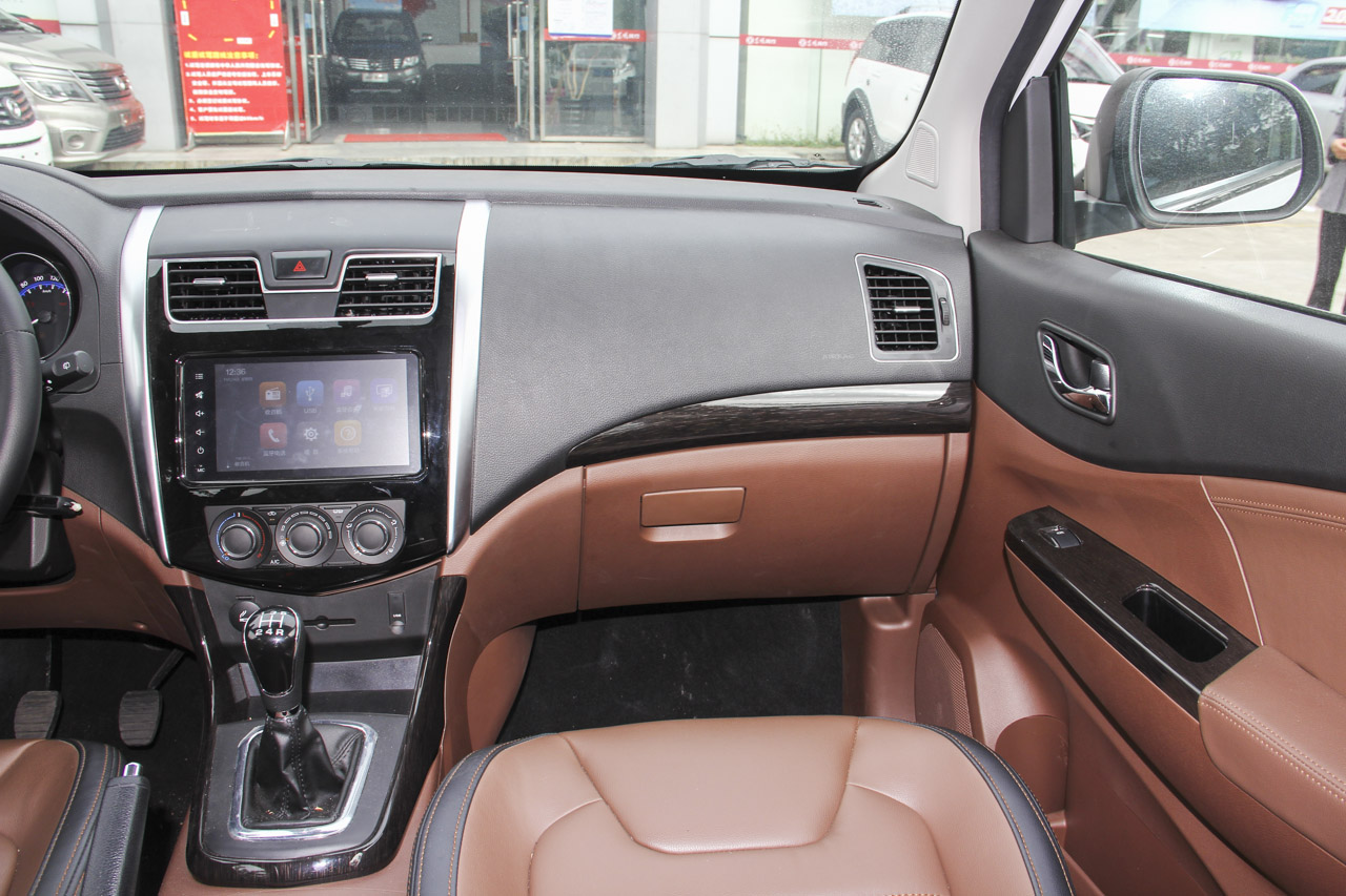 2016款风行SX6 2.0L手动尊享型