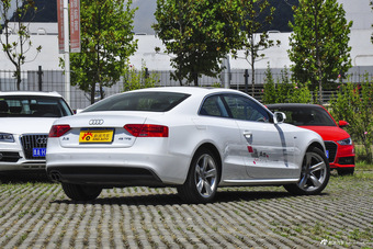 2016款改款奥迪A5 2.0T自动Coupe45TFSI舒适型