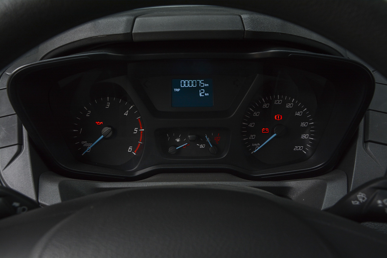 2017款新全顺 2.0T自动汽油多功能商用车短轴低顶