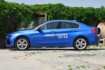 2017款宝马1系118i自动设计套装型