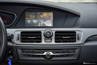 2016款荣威e550 1.5L自动旗舰版