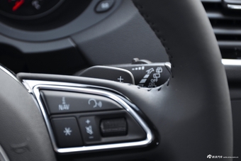 2018款奥迪Q3 30周年年型 30 TFSI风尚型