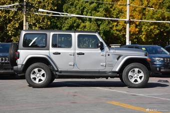 2018款牧马人2.0T自动四门撒哈拉版