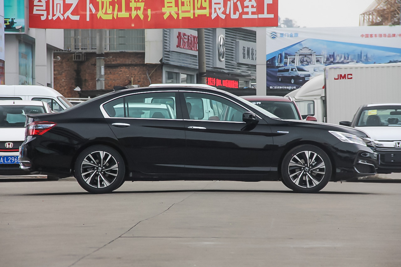 2016款雅阁混动2.0L自动锐领版