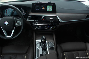 2018款宝马5系2.0T自动530Li尊享型豪华套装