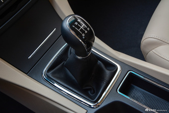 2017款吉利帝豪1.5L手动三厢百万款向上版