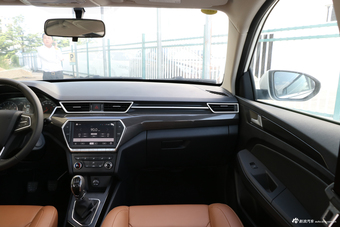 2018款骏派CX65 1.5L手动智联豪华型