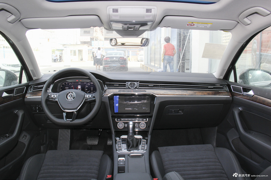 2018款迈腾1.8T自动330TSI DSG尊贵型