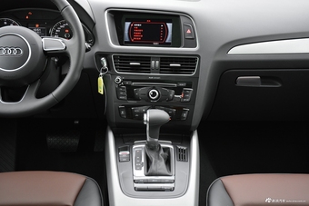 2017款奥迪Q5 Plus 2.0T自动40TFSI进取型