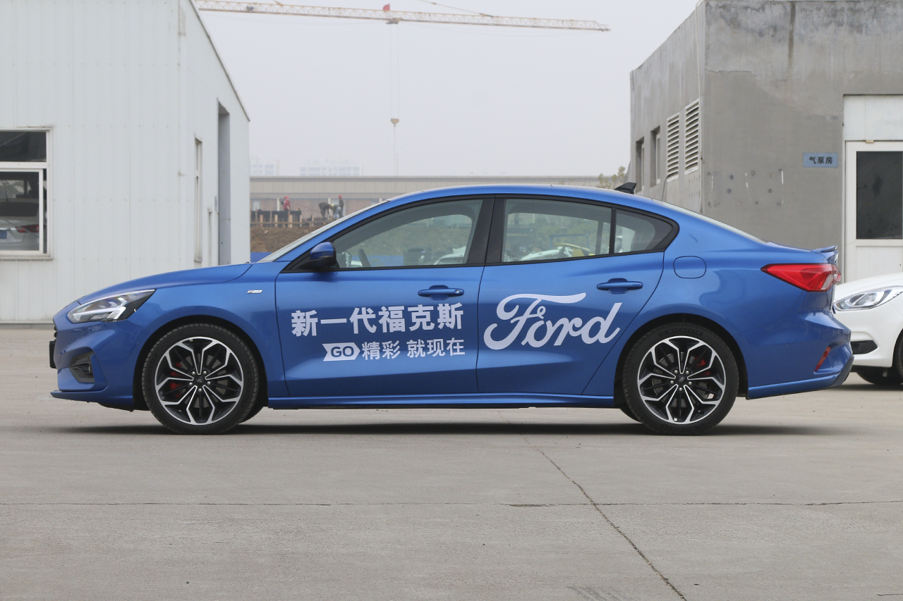 2019款福克斯三厢1.5T自动ST Line EcoBoost 180