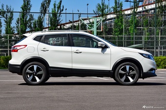 2017款逍客2.0L自动旗舰版 