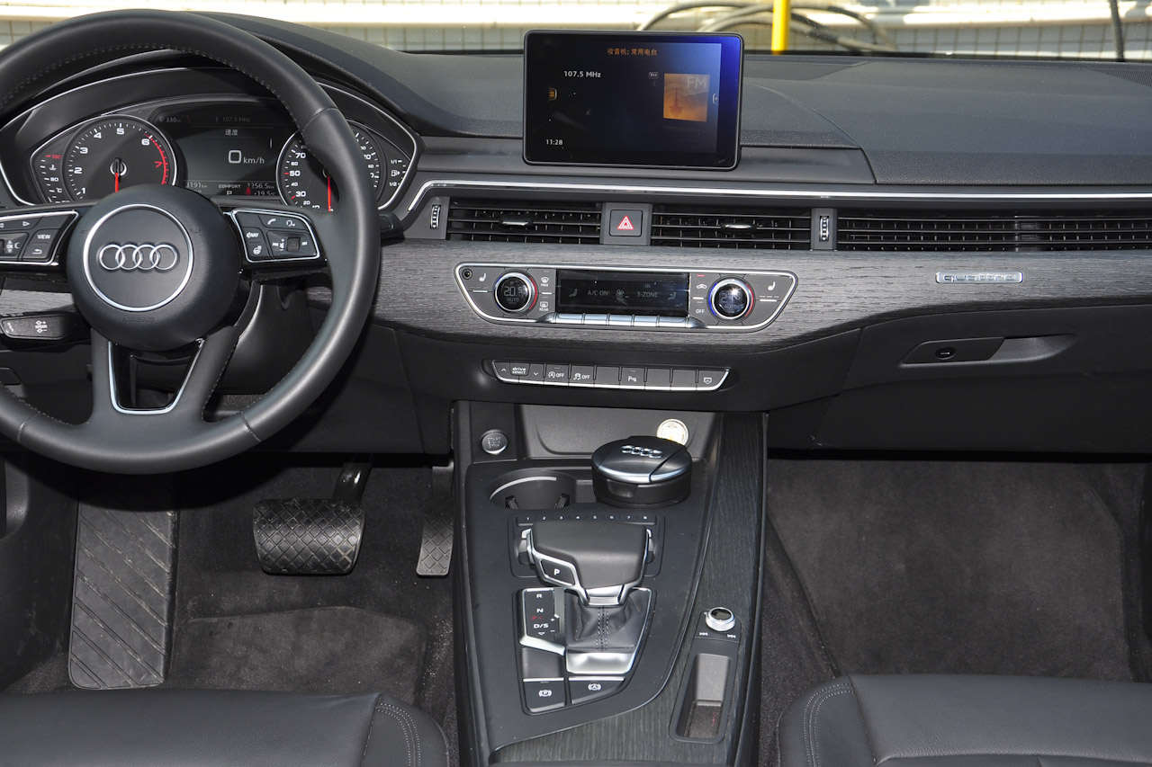 2017款奥迪A4L 2.0T自动45TFSI quattro风尚型
