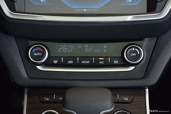 2018款陆风X7劲越 1.5T自动全景至尊型