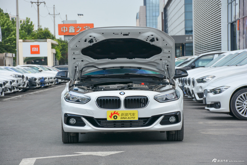 2018款宝马1系120i自动设计套装型