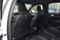 2019款沃尔沃XC40 2.0T四驱运动日暮水晶白T5