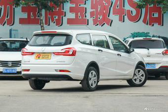 2017款宝骏310W 1.2L手动超值型