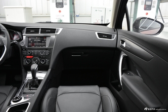 2017款DS 6 1.6T自动豪华版THP160