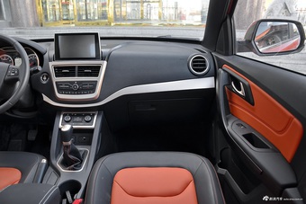 2017款奔腾X40 1.6L手动