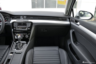 2017款迈腾1.8T自动330TSI DSG领先型