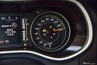 2016款自由光2.4L自动领先版 星光银