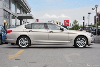 2018款宝马5系改款2.0T自动530Li领先型豪华套装