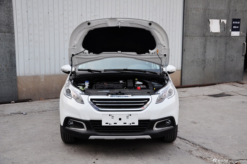 2014款标致2008 1.6L手动时尚版