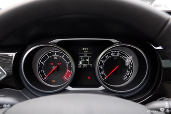 2015款名爵锐腾 1.5TGI TST精英版