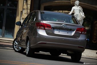 2013款北京汽车E系列三厢版