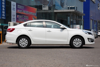 2015款海马福美来1.6L手动风尚型