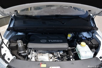 2016款宝骏730 1.5T手动豪华型 7座