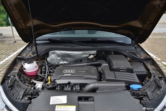 2016款奥迪Q3 2.0T自动35TFSI风尚型