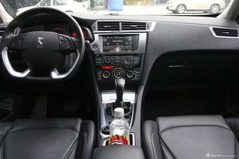 2014款DS 6 1.6T尊享版THP160