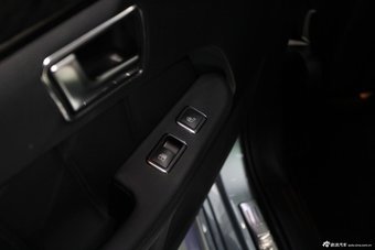 2014款奔驰E级内饰