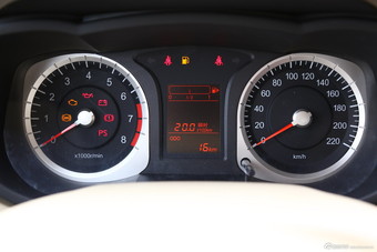 2014款启辰D50精彩版